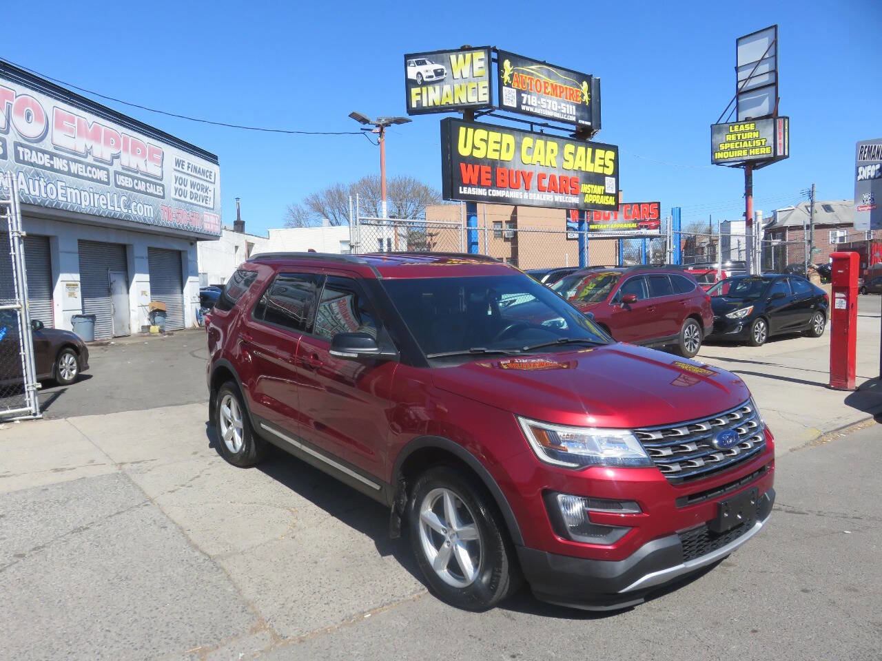 Used 2016 Ford Explorer XLT w/ Equipment Group 202A AWD/4WD image 3