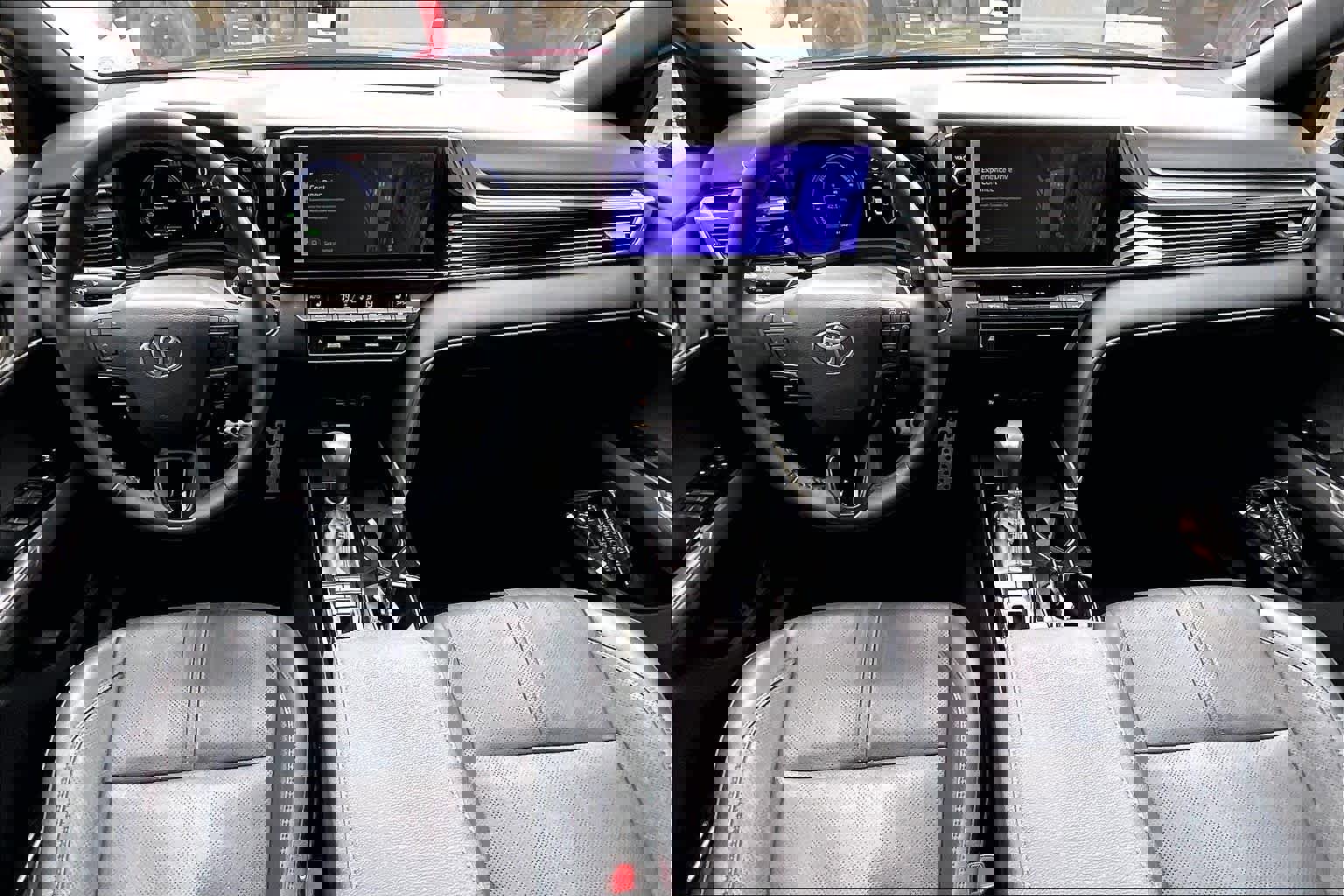 Used 2025 Toyota Camry XSE FWD image 14