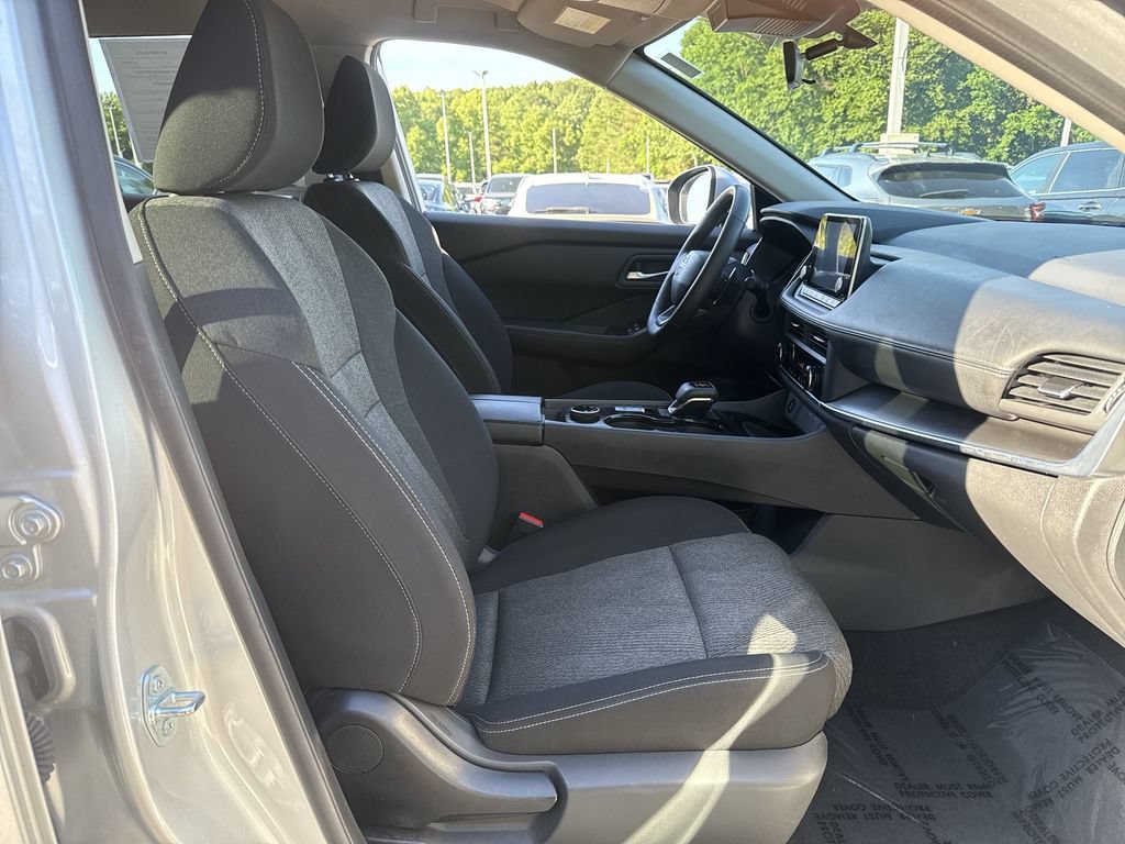 Used 2025 Nissan Rogue SV AWD/4WD image 25