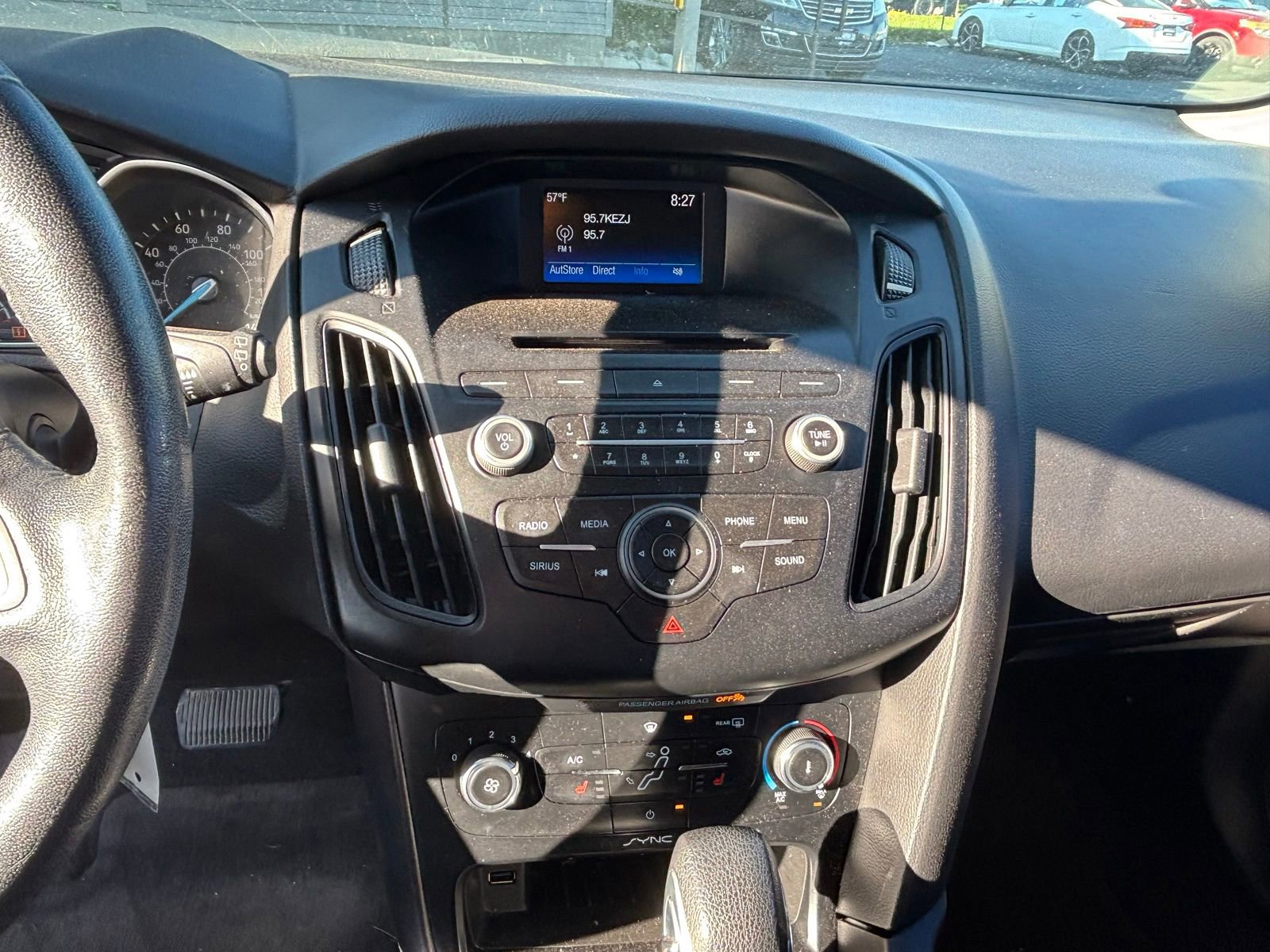 Used 2017 Ford Focus SE w/ Cold Weather Package FWD image 8