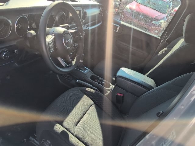 Used 2023 Jeep Wrangler Unlimited AWD/4WD image 12