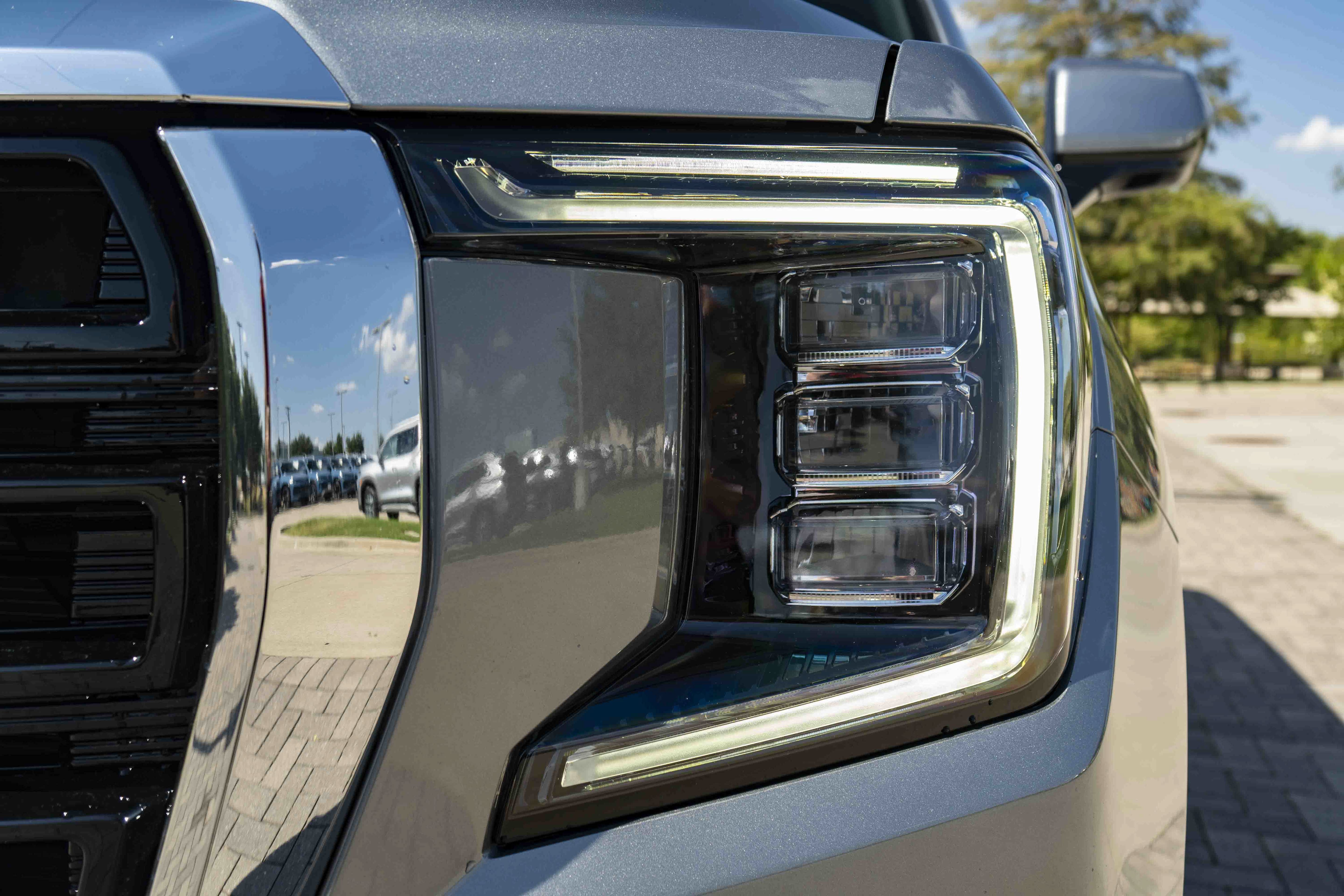 Used 2024 GMC Yukon SLE w/ Gmc Pro Safety Plus Package RWD image 10