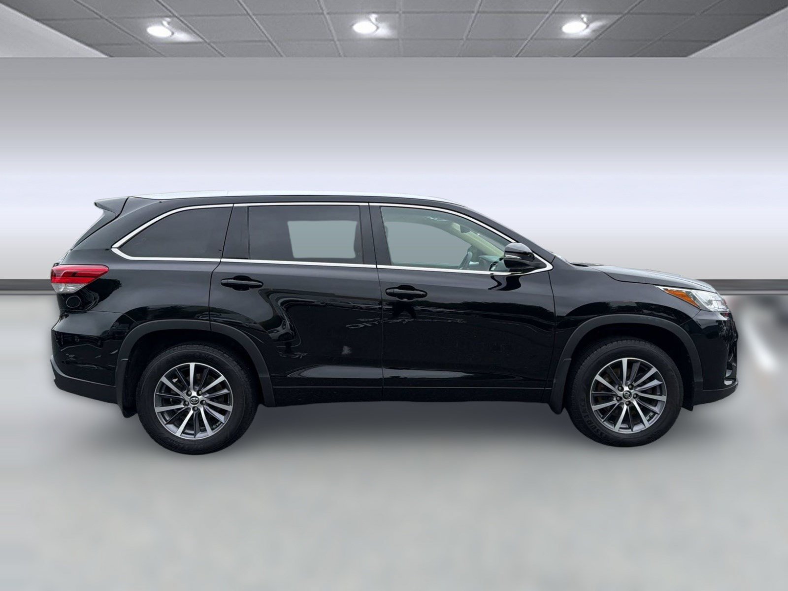 Used 2018 Toyota Highlander XLE AWD/4WD image 8