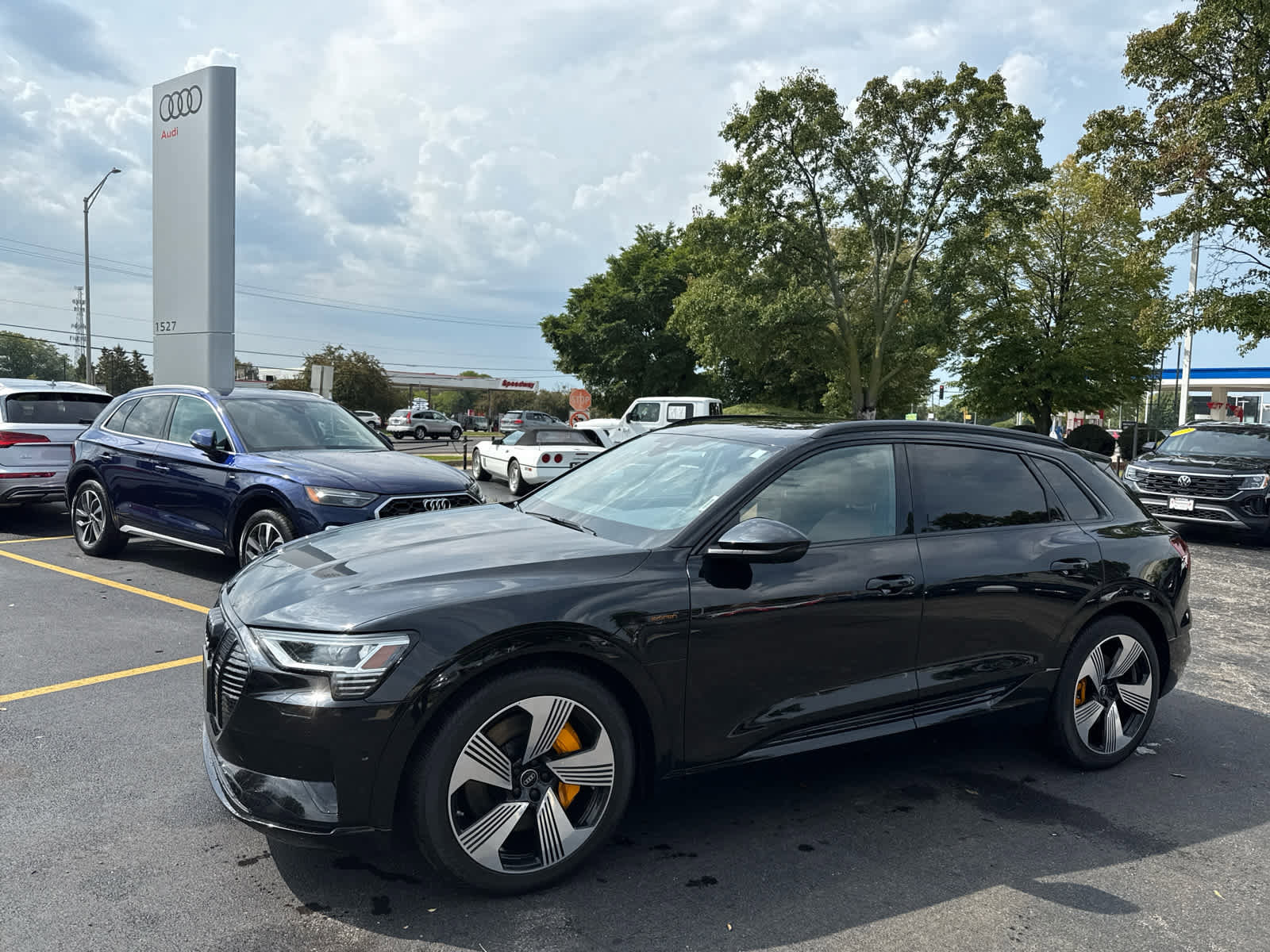 Certified 2023 Audi e-tron Premium Plus w/ Premium Plus Package image 1