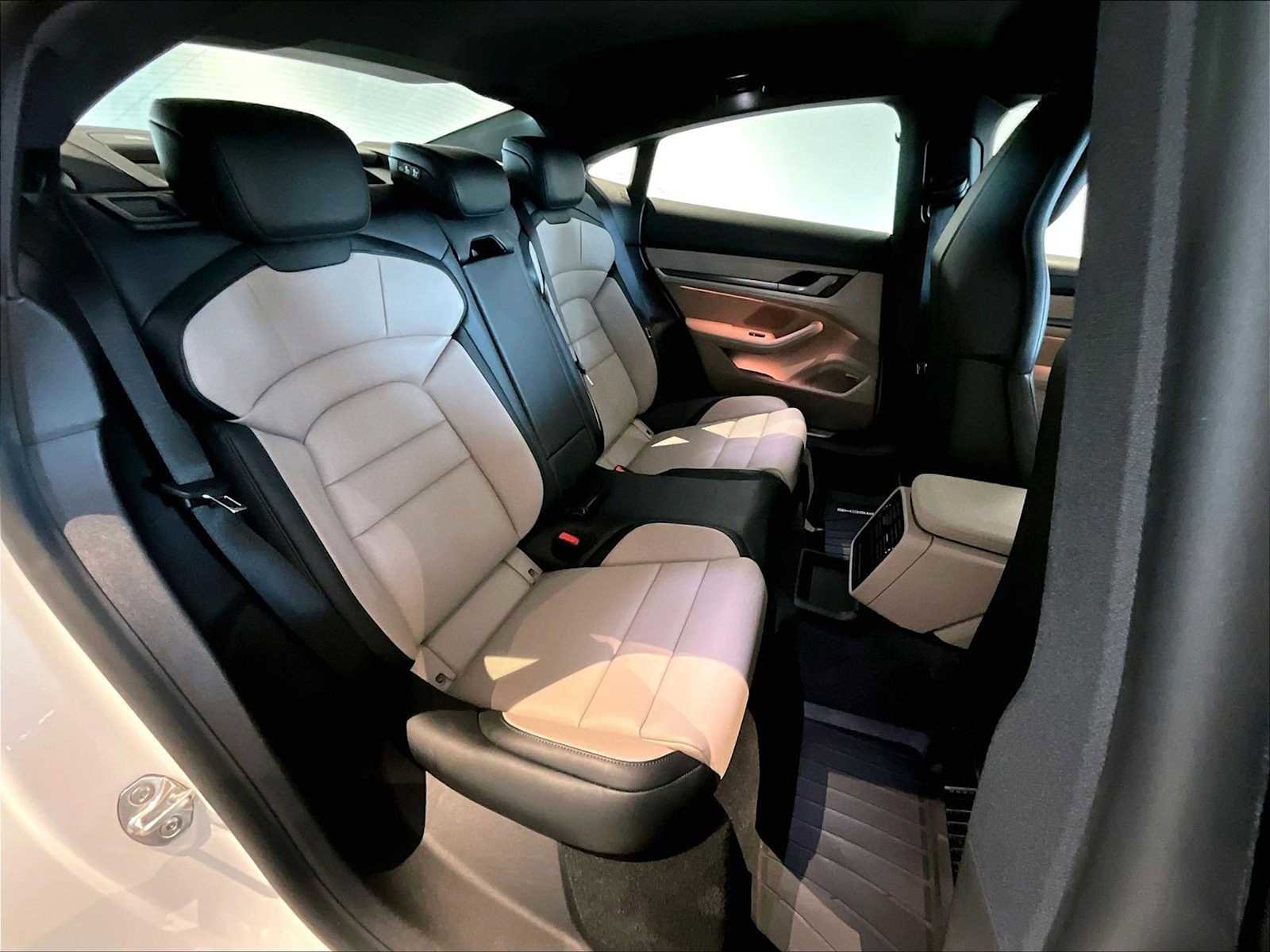 Used 2025 Porsche Taycan image 32