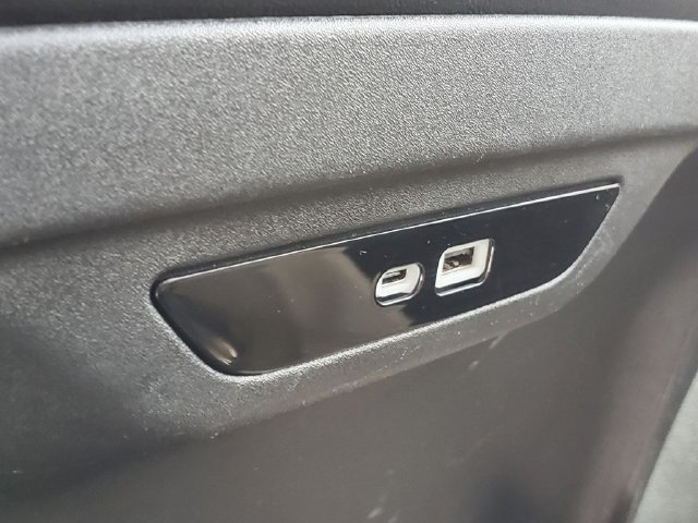 Used 2024 Chrysler Pacifica Touring-L FWD image 23