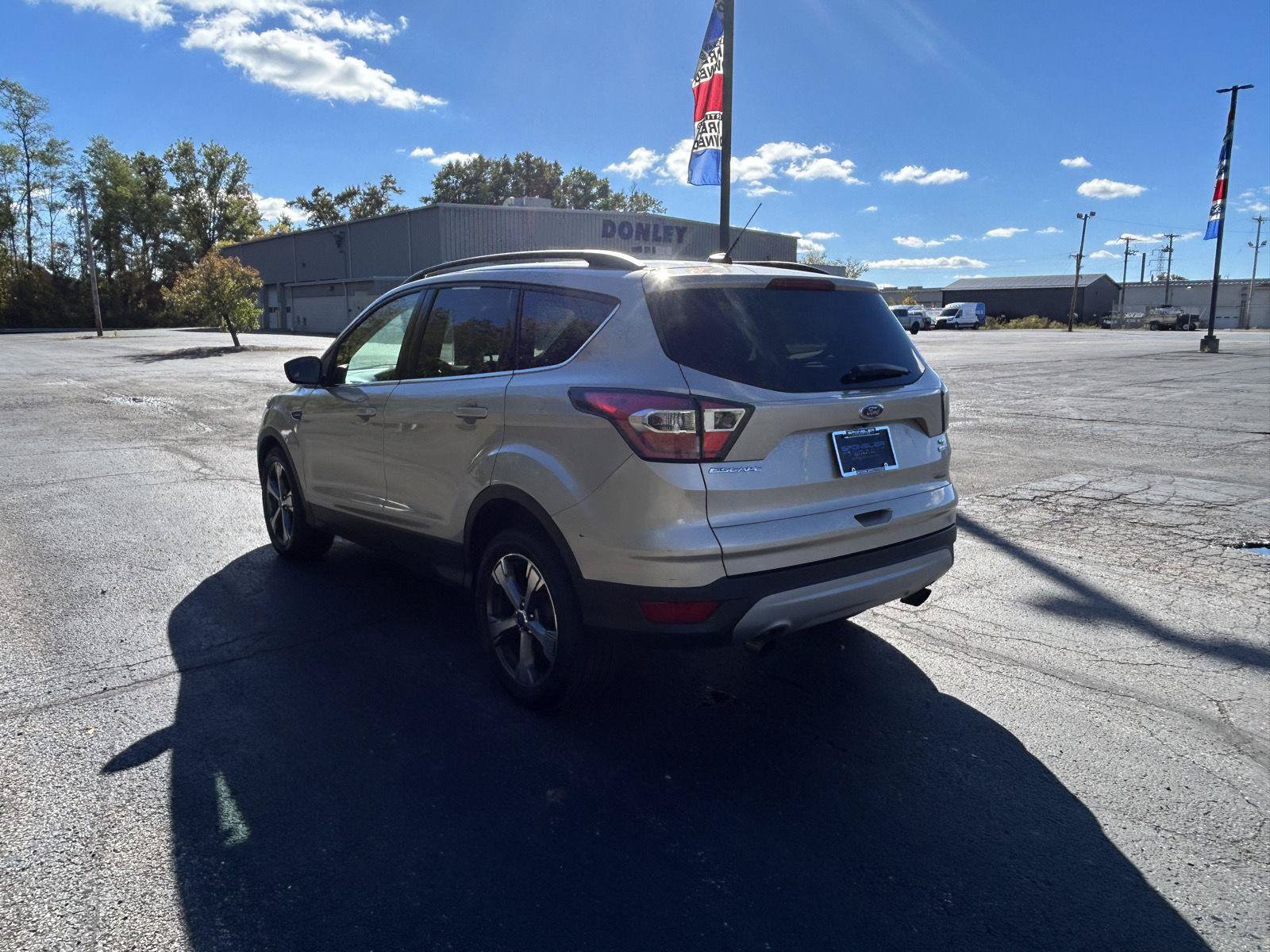 Used 2017 Ford Escape SE w/ Equipment Group 201A AWD/4WD image 3