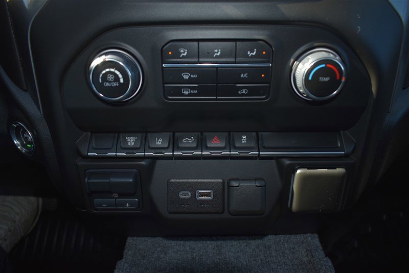 Used 2024 Chevrolet Silverado 3500 W/T image 19