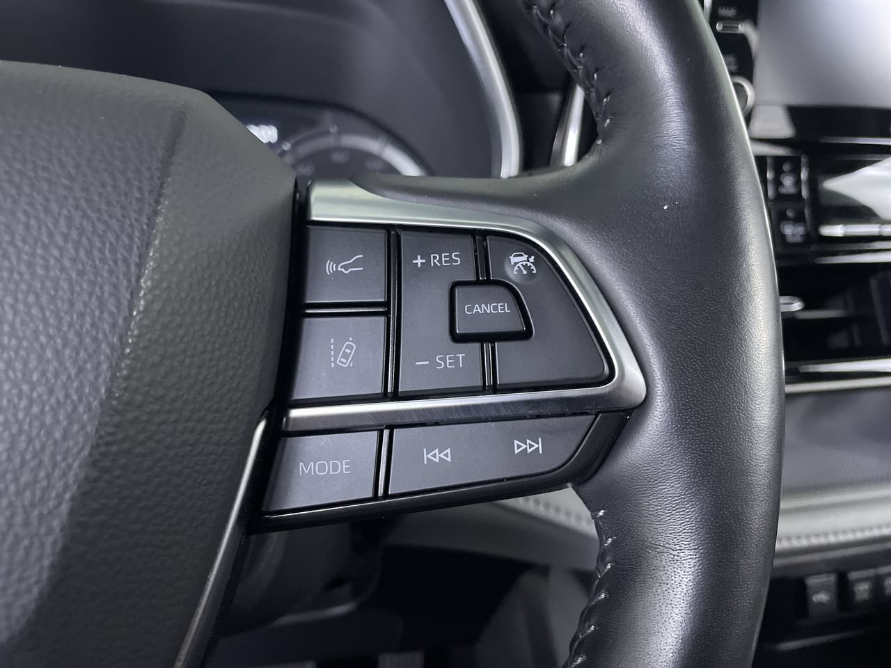 Used 2021 Toyota Highlander Limited AWD/4WD image 31