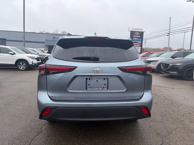 Used 2024 Toyota Highlander XLE AWD/4WD image 5