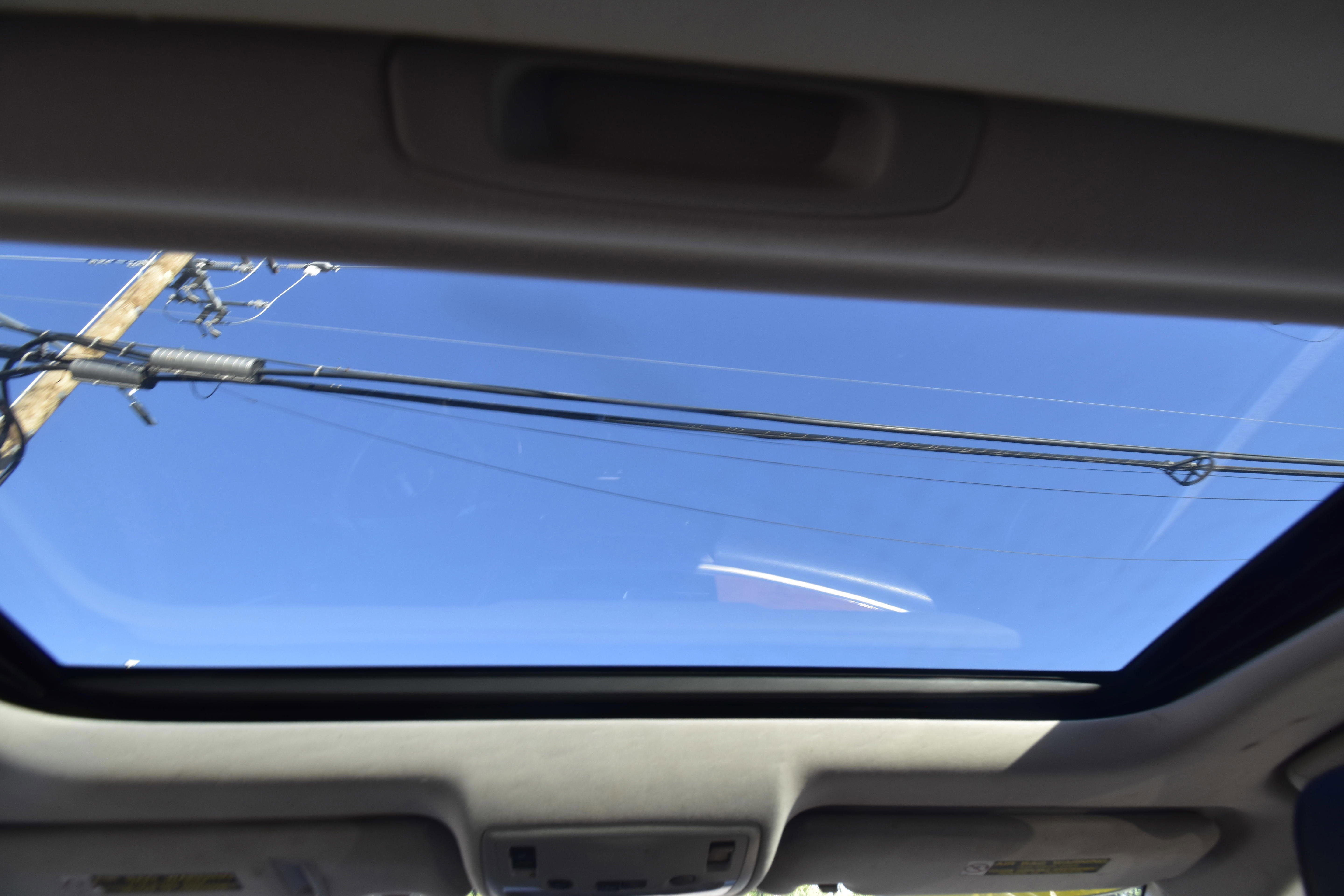 Used 2015 Lexus ES 300h w/ Navigation System Package image 17