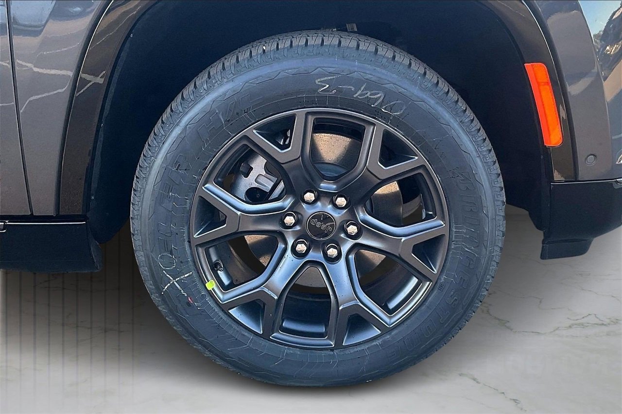 New 2026 Jeep Grand Wagoneer L Limited w/ Premium Group II image 36