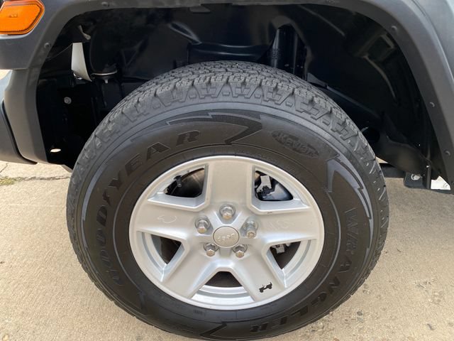 Used 2020 Jeep Gladiator Sport w/ Quick Order Package 24S AWD/4WD image 23