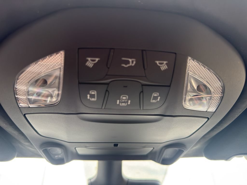 New 2027 Chrysler Pacifica Pinnacle w/ Theater Group AWD/4WD image 22