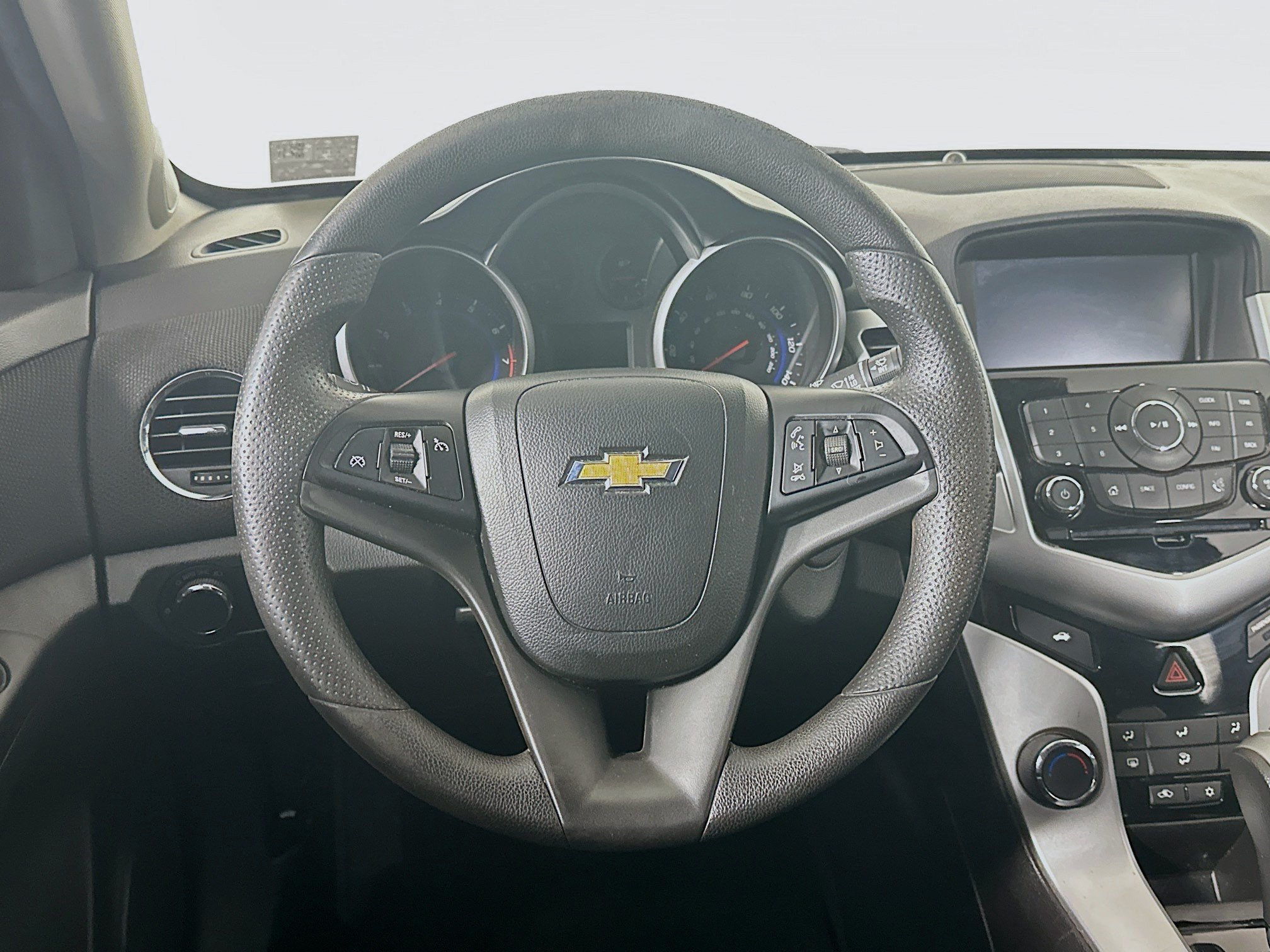 Used 2016 Chevrolet Cruze LT w/ Technology Package FWD image 17