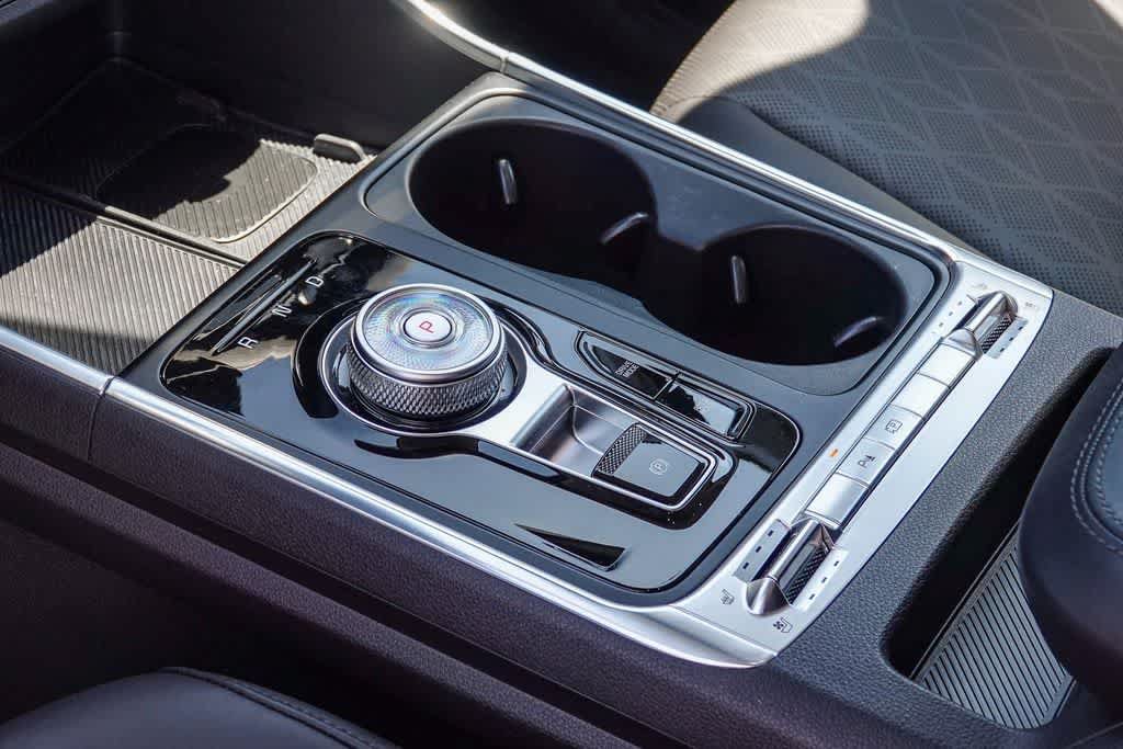 Certified 2025 Kia Carnival SX w/ SX Dark Edition Package FWD image 18