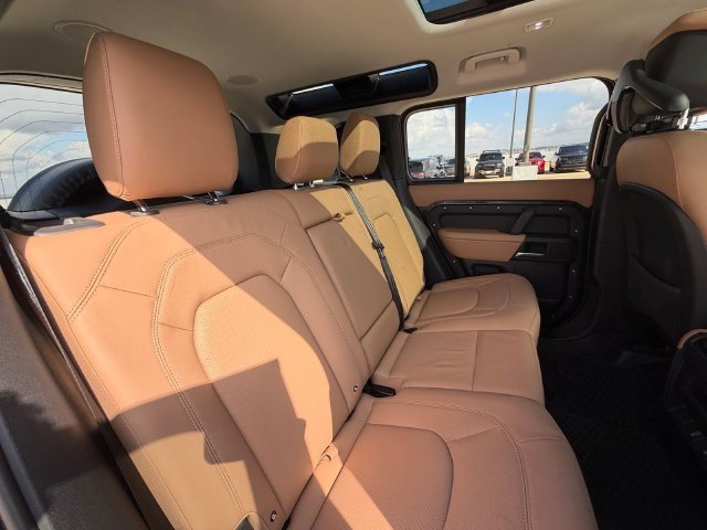 Certified 2026 Land Rover Defender 110 X-Dynamic SE AWD/4WD image 17