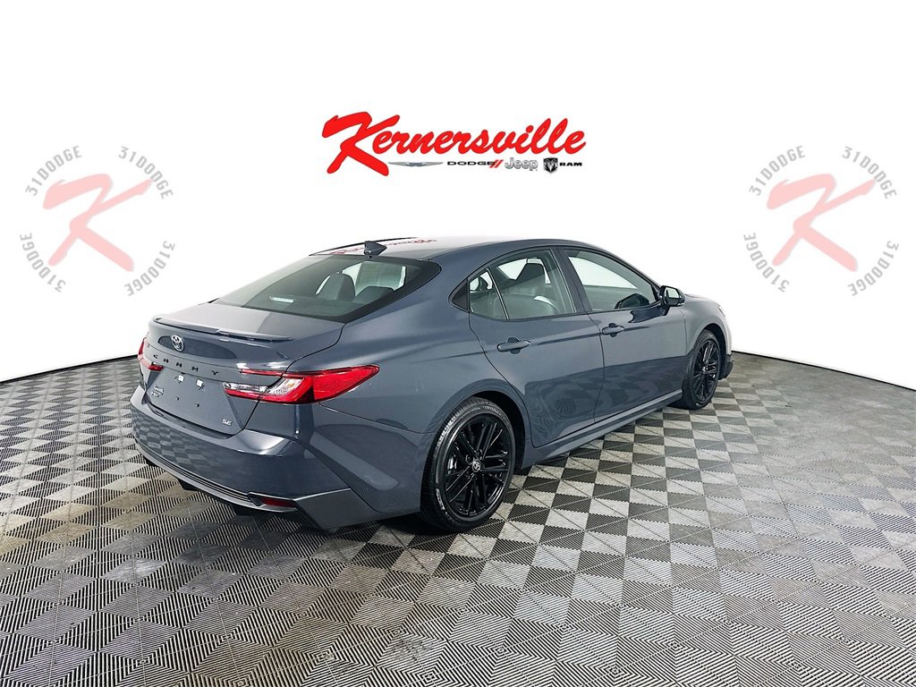 Used 2025 Toyota Camry SE image 7