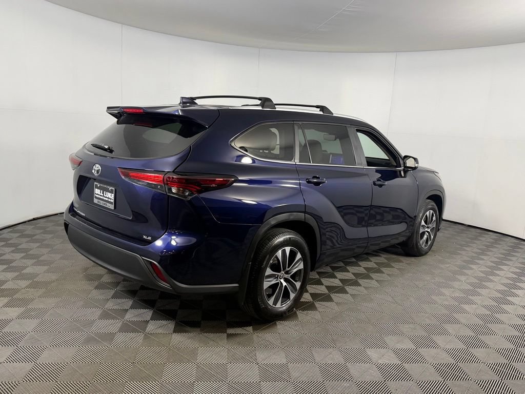 Used 2024 Toyota Highlander XLE FWD image 7
