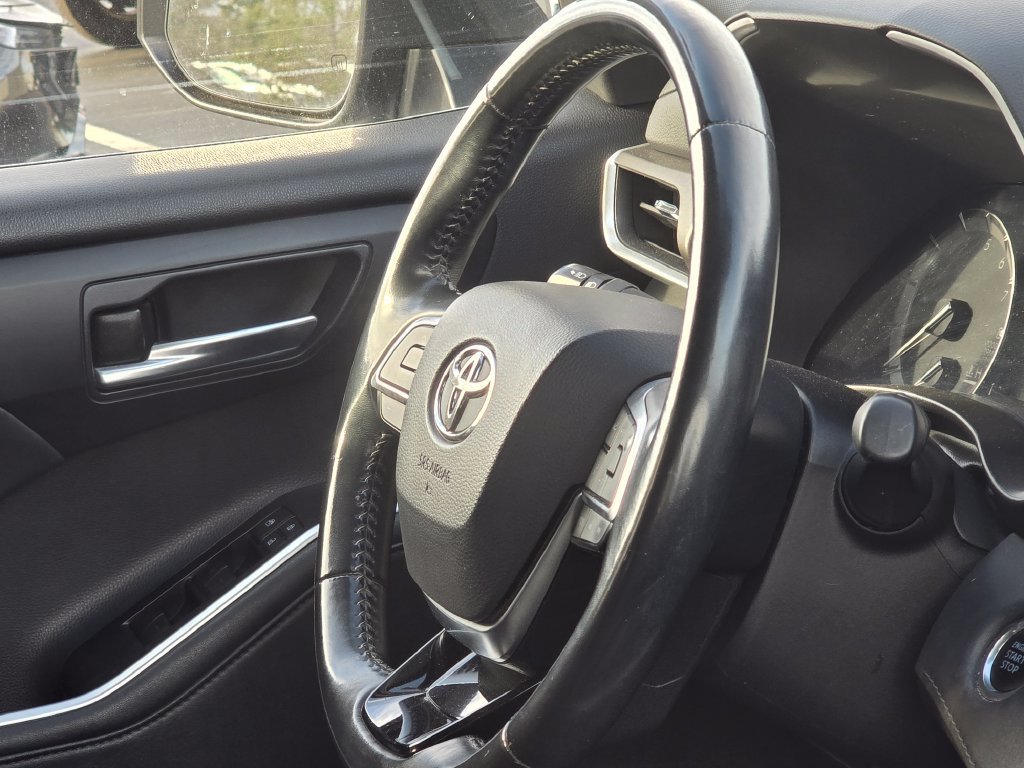 Used 2021 Toyota Highlander XLE FWD image 17