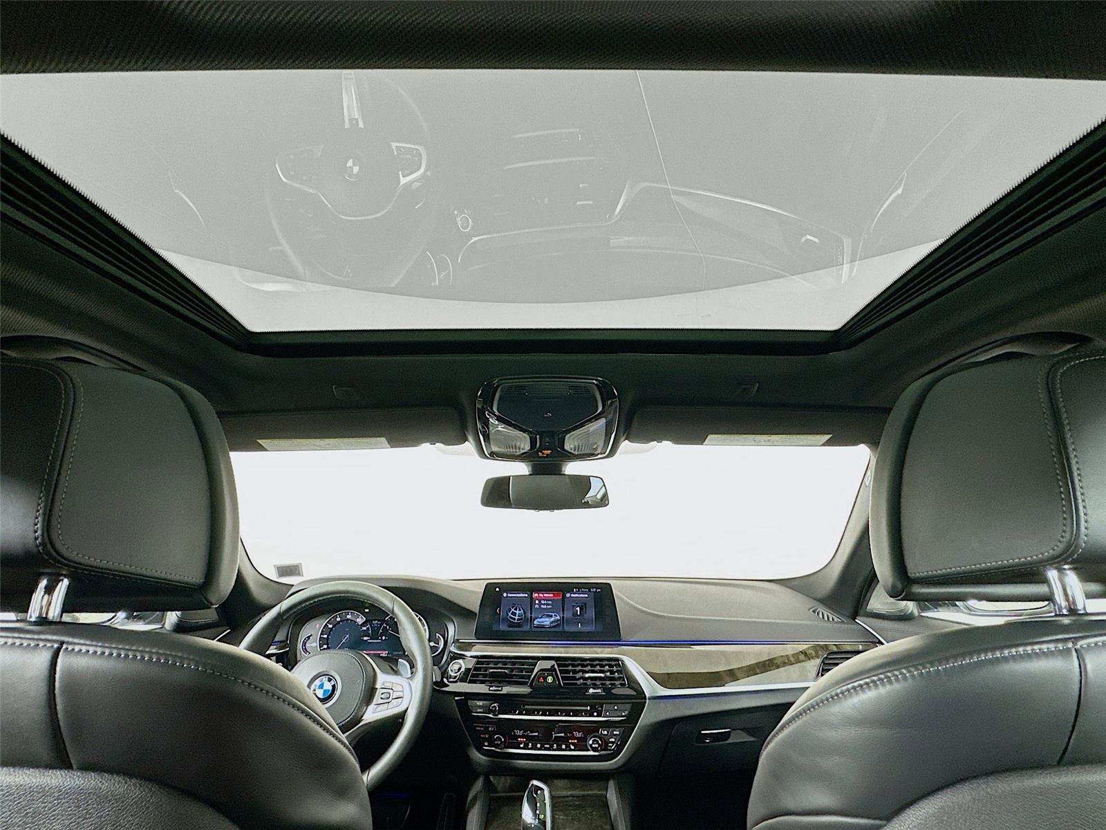 Used 2018 BMW M550i xDrive image 23