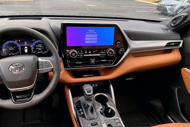 New 2026 Toyota Highlander Platinum image 7