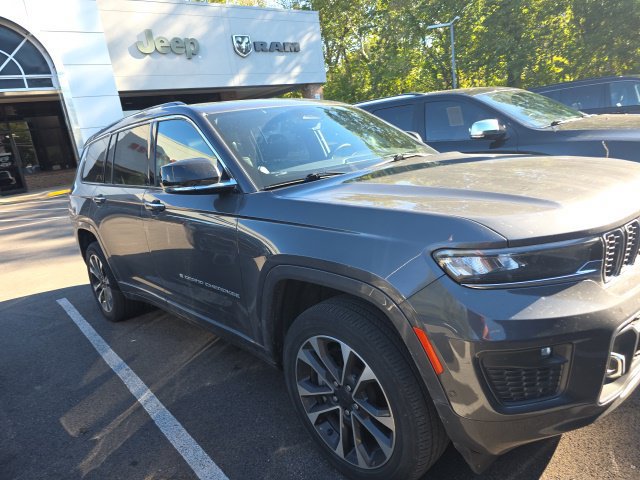 Used 2022 Jeep Grand Cherokee L Overland w/ Luxury Tech Group IV AWD/4WD image 3