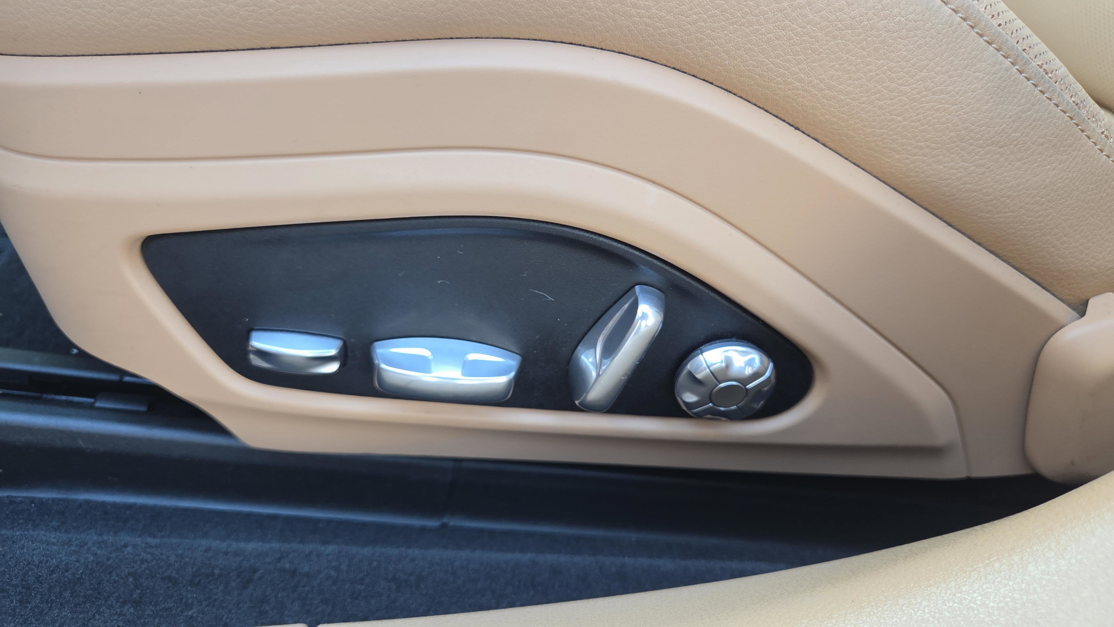 Used 2019 Porsche Panamera 4 AWD/4WD image 10