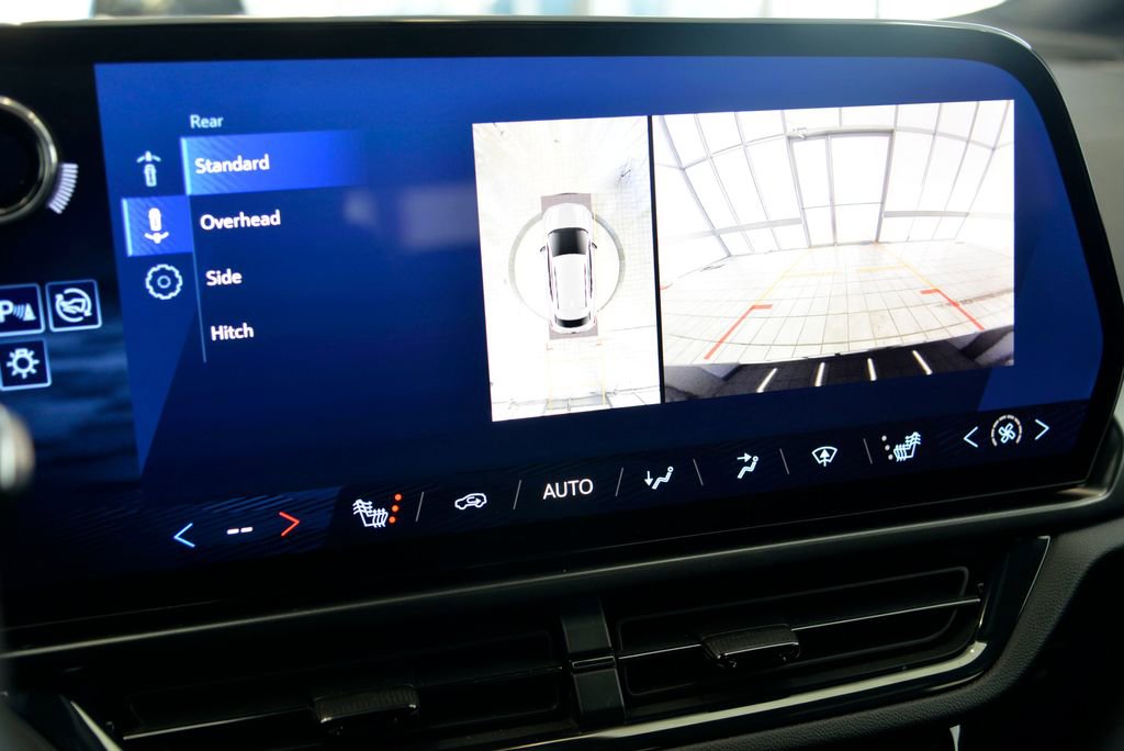 Used 2024 Chevrolet Equinox EV RS image 20