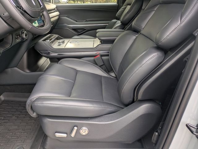 New 2025 Lincoln Navigator Reserve w/ Jet Appearance Package AWD/4WD image 17