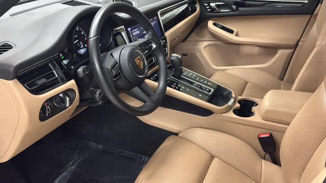 Used 2022 Porsche Macan AWD/4WD image 26