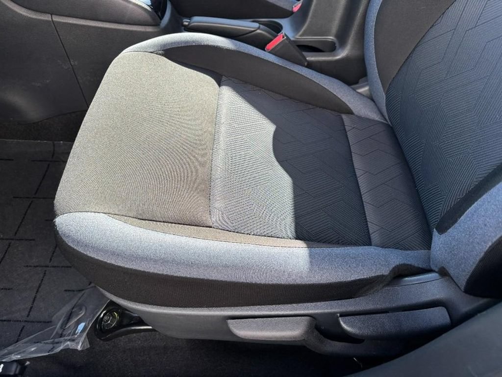 Used 2025 Nissan Versa SV FWD image 21