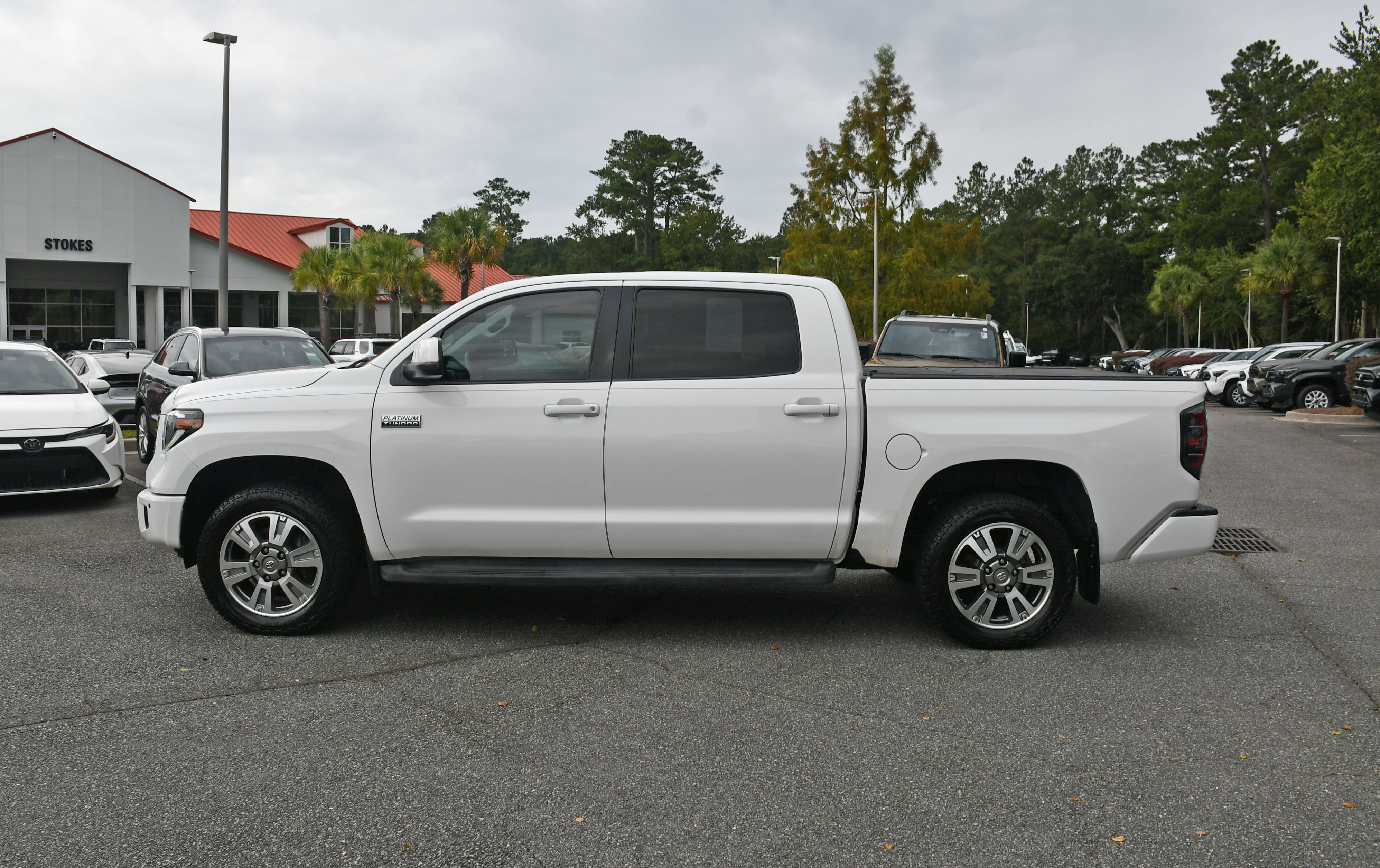Used 2017 Toyota Tundra Platinum AWD/4WD image 2