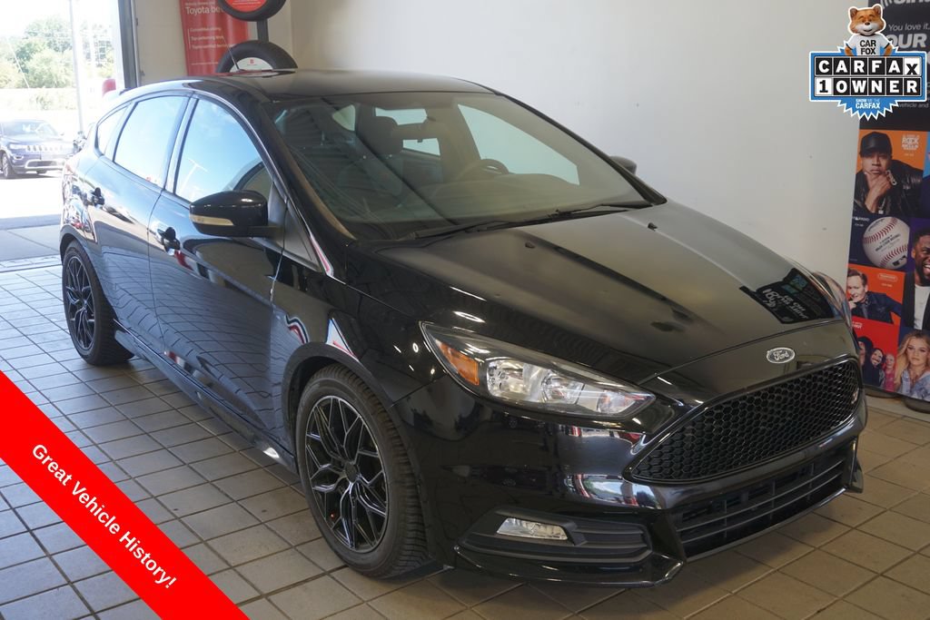 Used 2018 Ford Focus ST FWD image 1