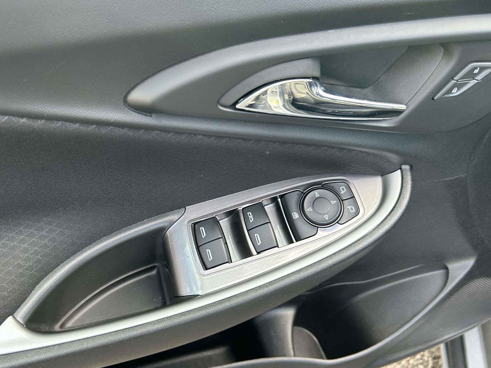 Used 2024 Chevrolet Malibu LT image 18