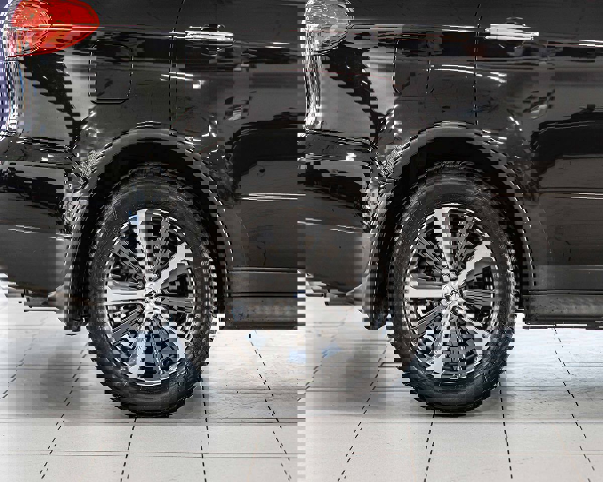 Used 2010 Subaru Tribeca Limited image 13