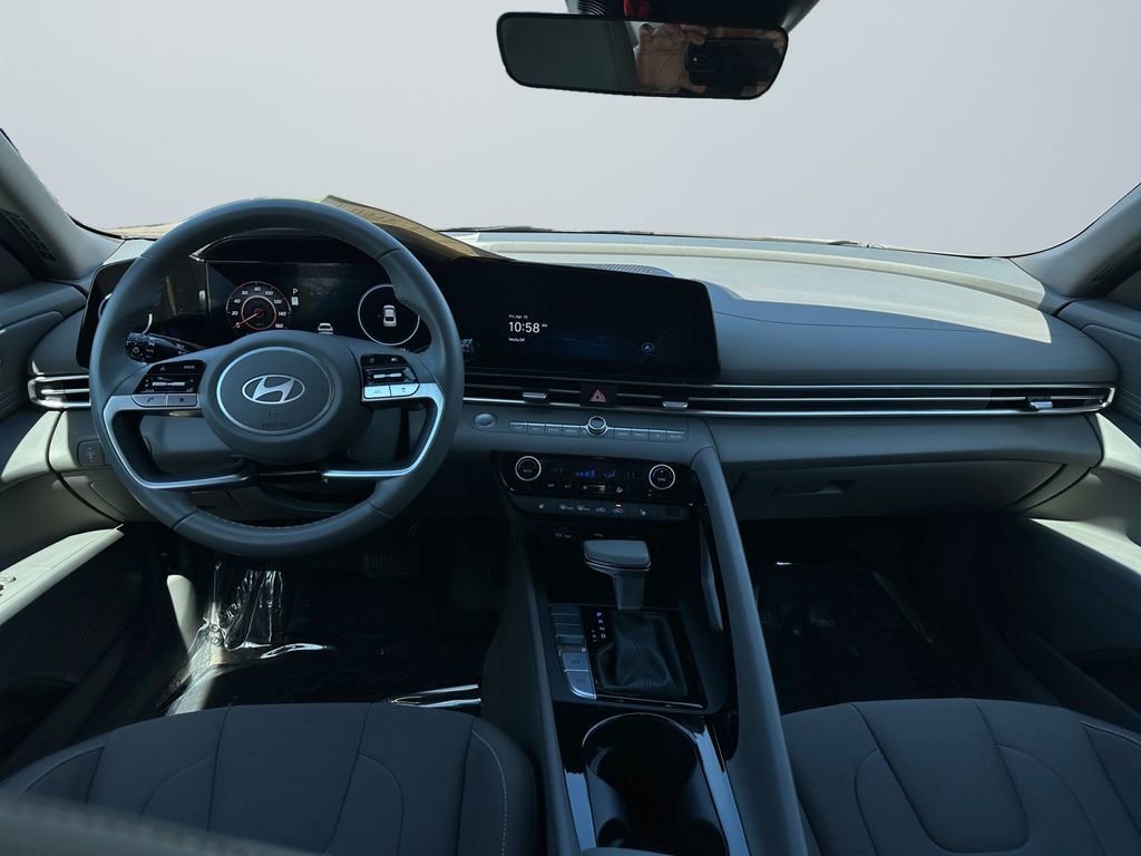 Used 2024 Hyundai Elantra SEL w/ Convenience Package image 10