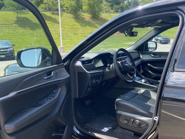 New 2025 Jeep Grand Cherokee L Limited w/ Trailer Tow Package image 15