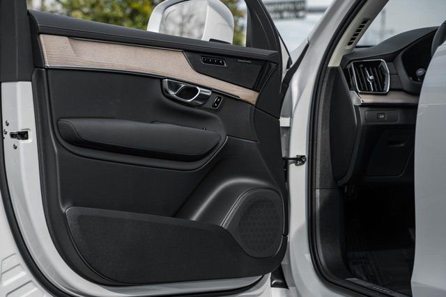 New 2026 Volvo XC90 B6 Plus w/ Protection Package Premier image 36