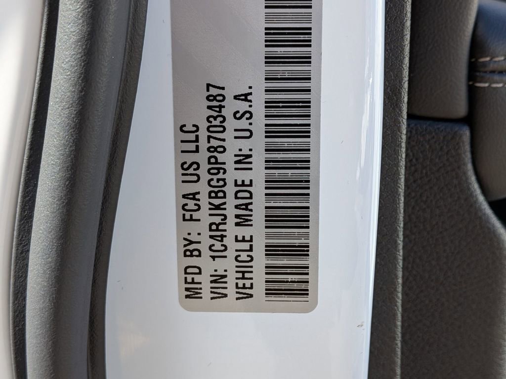 Certified 2023 Jeep Grand Cherokee L Limited w/ Black Appearance Package image 33