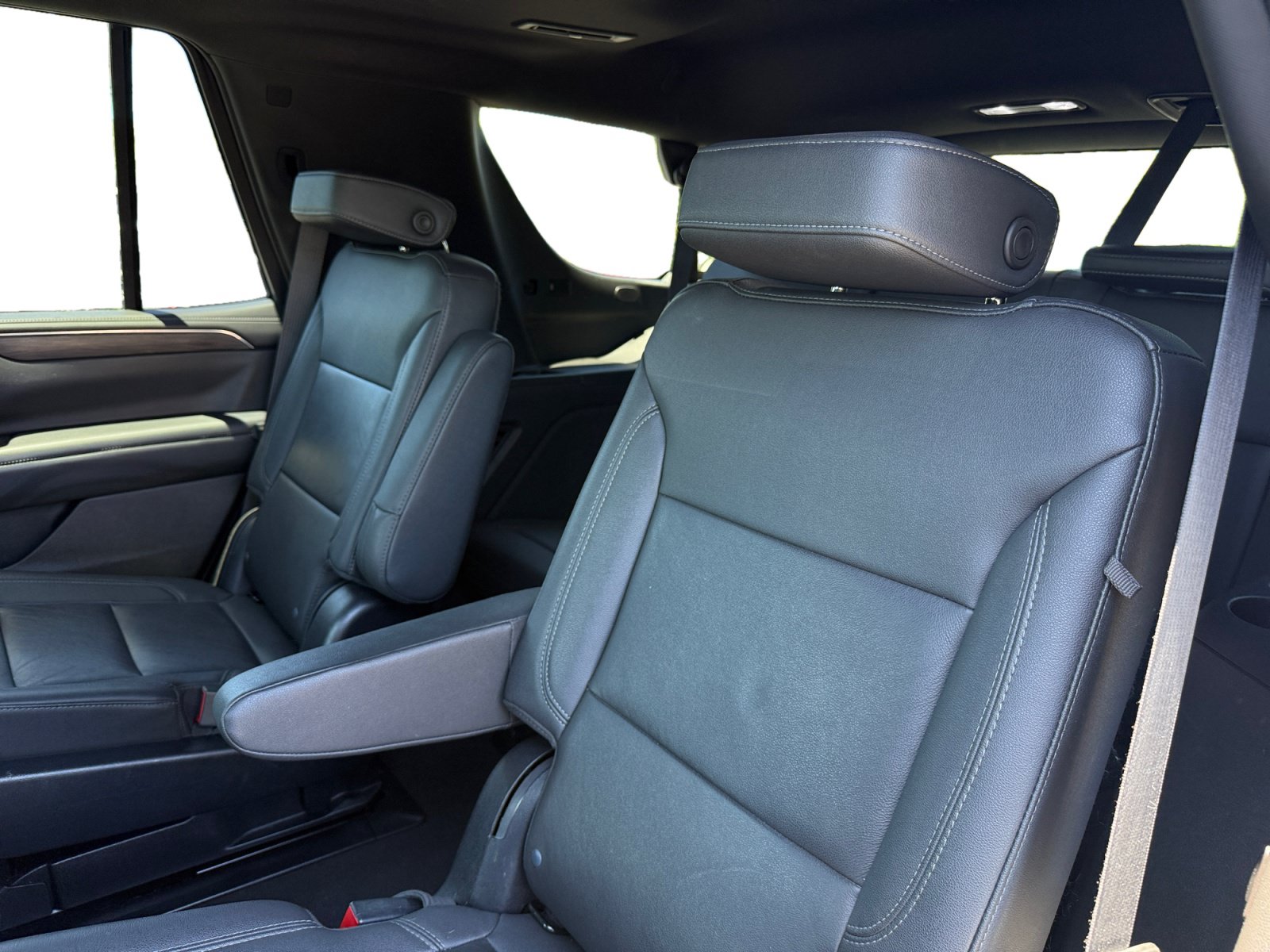 Used 2023 Chevrolet Tahoe Z71 w/ Luxury Package AWD/4WD image 16