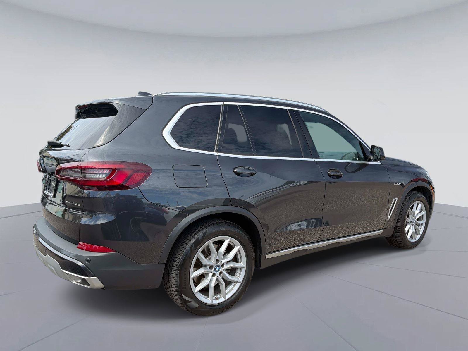 Used 2023 BMW X5 xDrive45e w/ Executive Package AWD/4WD image 3