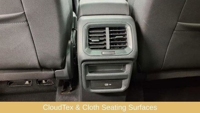 Used 2024 Volkswagen Taos SE image 15