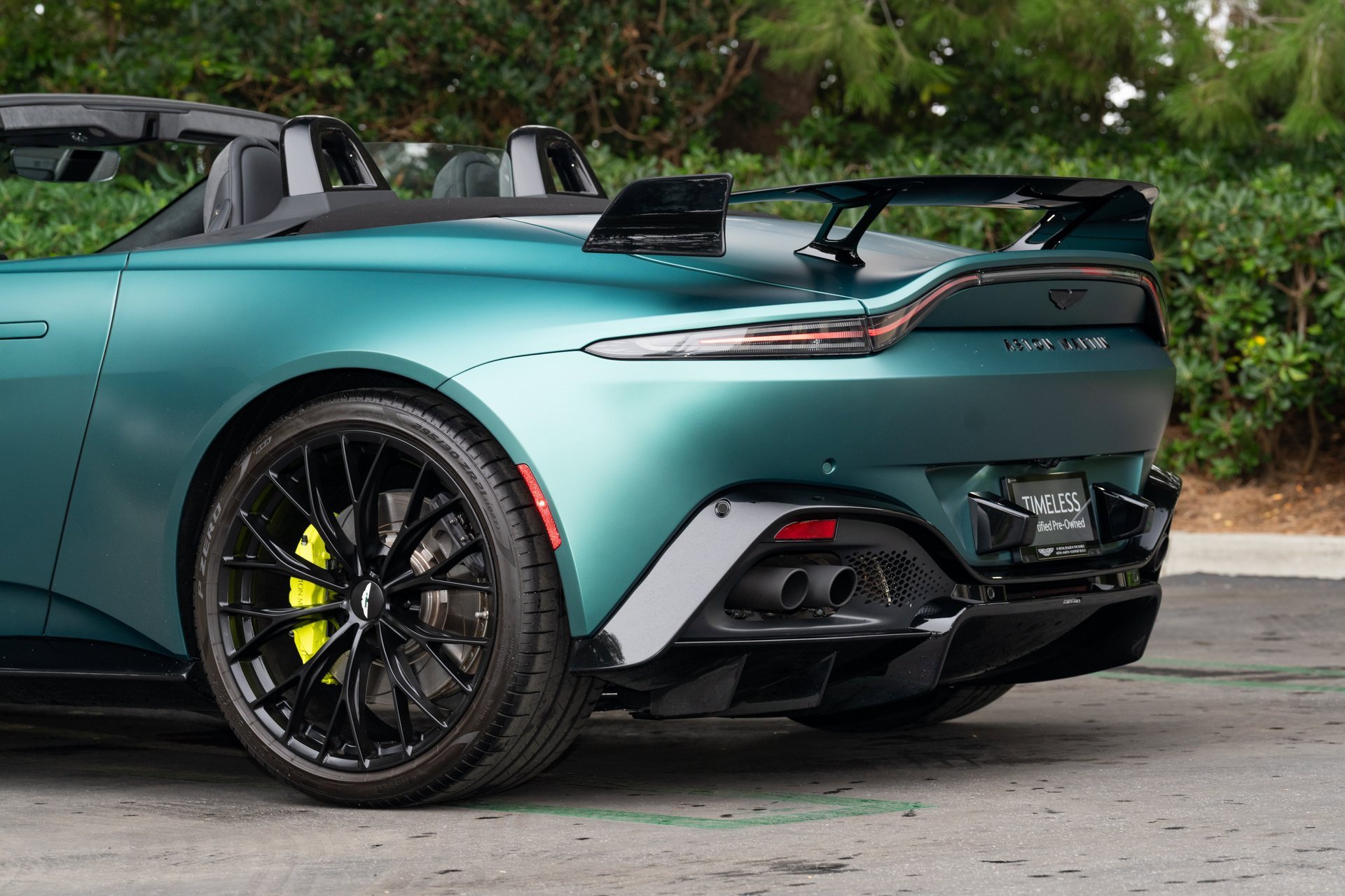 Used 2023 Aston Martin V8 Vantage Roadster image 12