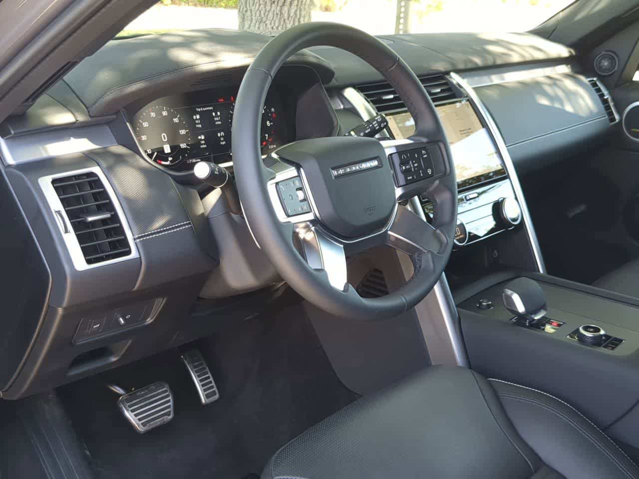Used 2025 Land Rover Discovery Dynamic SE AWD/4WD image 10