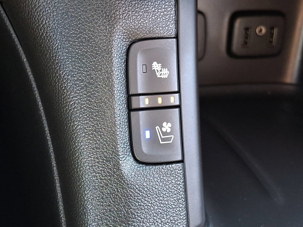 Used 2018 GMC Acadia Denali w/ Technology Package AWD/4WD image 25