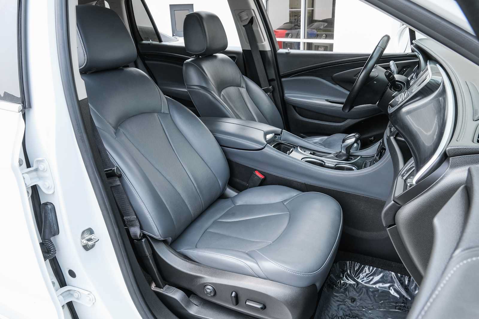 Used 2020 Buick Envision Essence FWD image 27