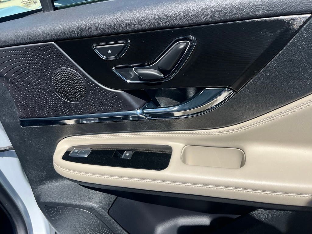 Certified 2025 Lincoln Corsair Reserve FWD image 23