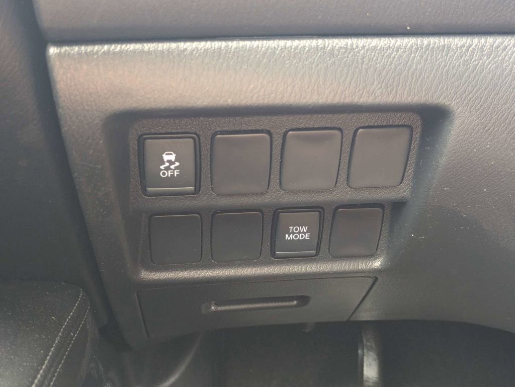 Used 2018 Nissan Pathfinder S AWD/4WD image 24