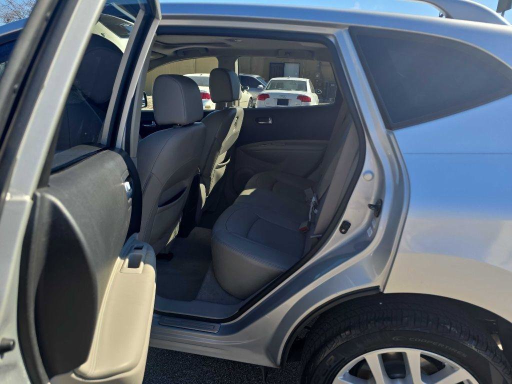 Used 2012 Nissan Rogue SL image 26